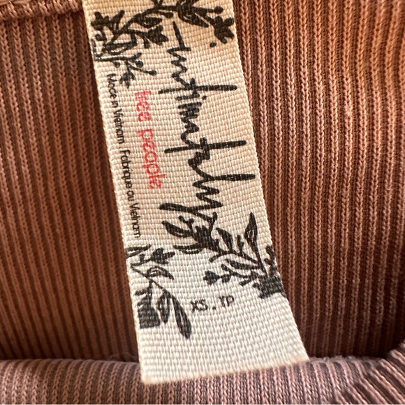 Free People Mauve Ribbed Woman’s Top Half Sleeves Layering Fitted Fall Festival - Picture 3 of 13